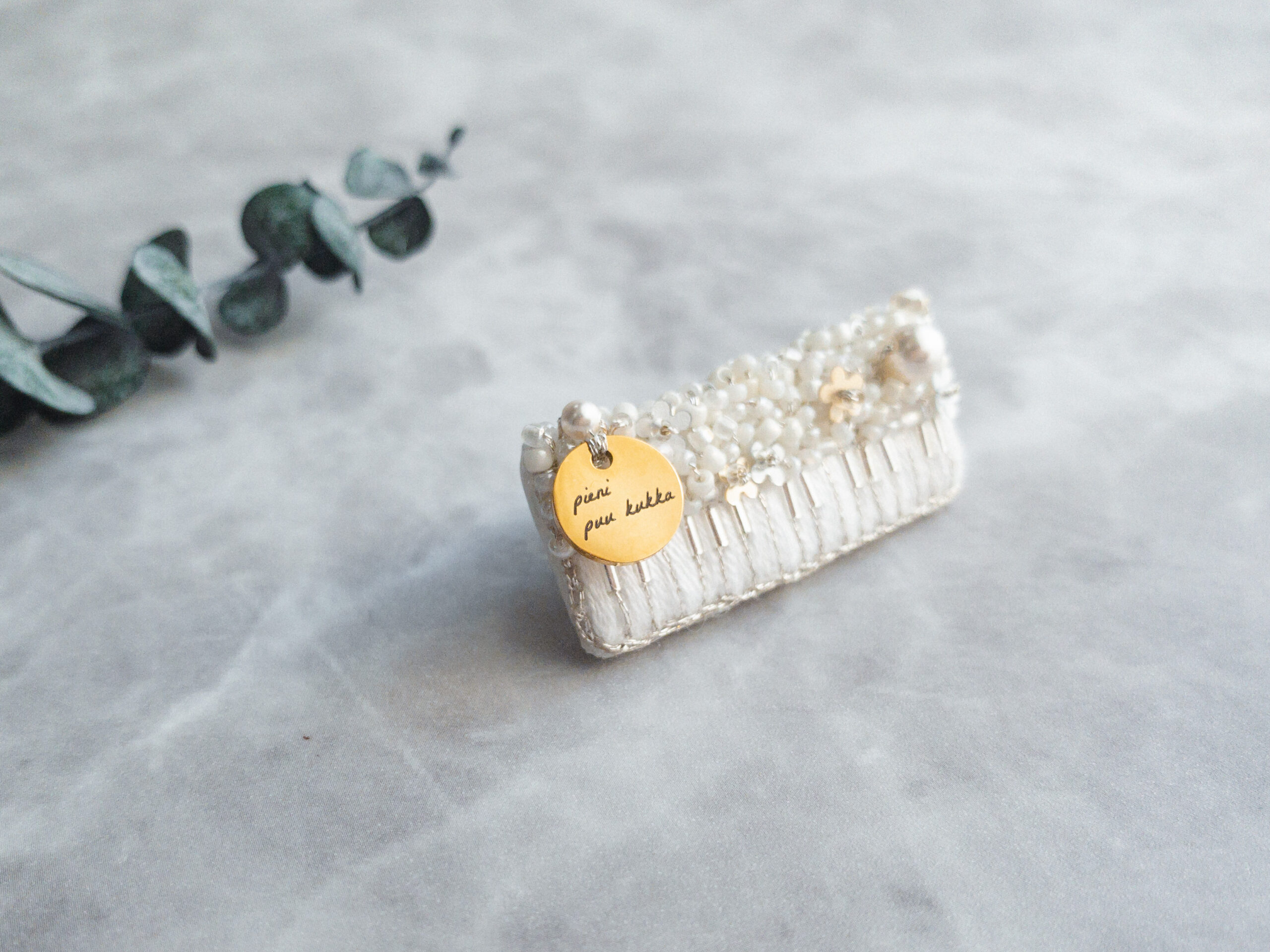 鍵盤ハーモニカブローチ(アイボリー)1*