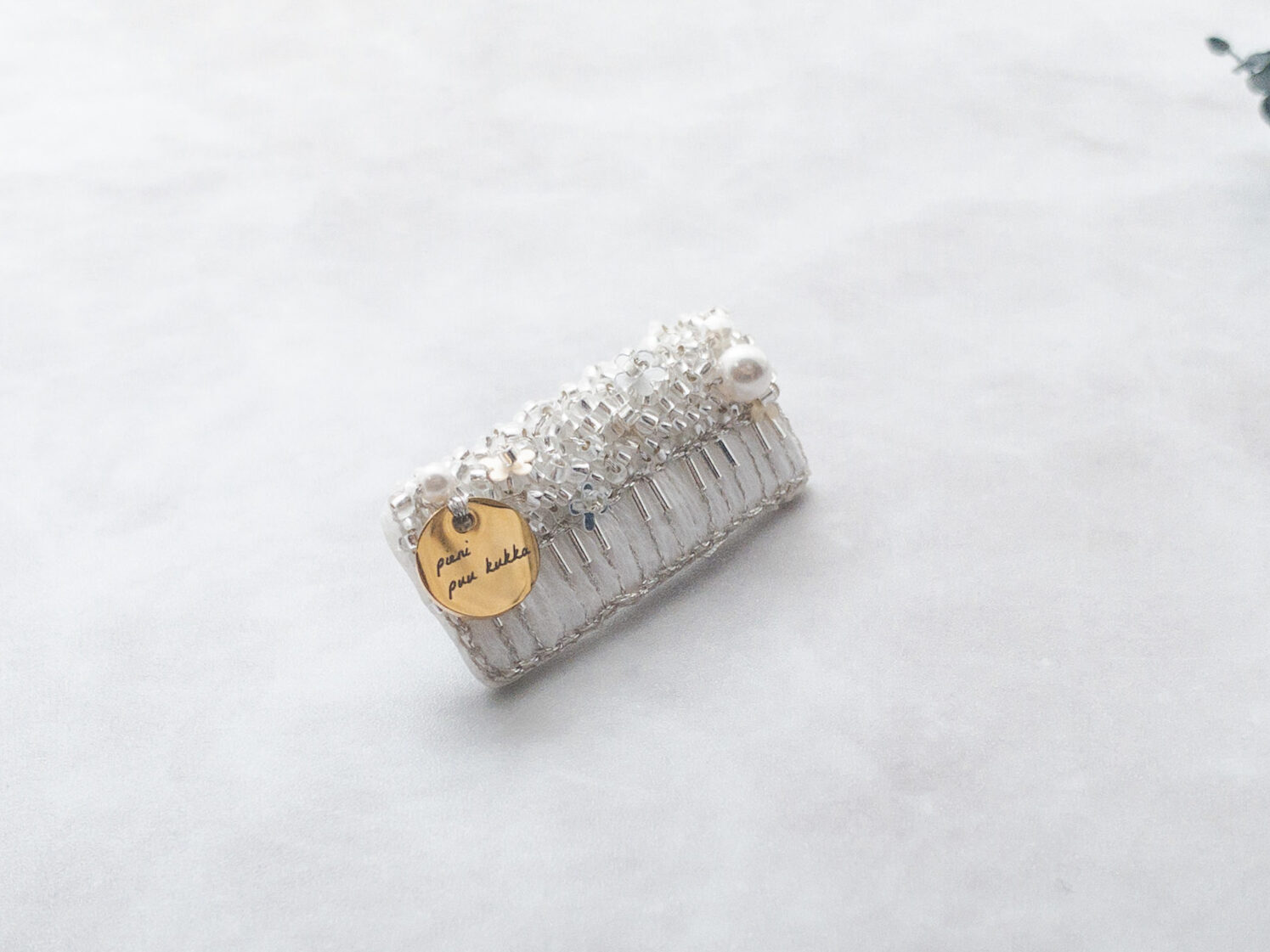 鍵盤ハーモニカブローチ(ホワイトシルバー)2