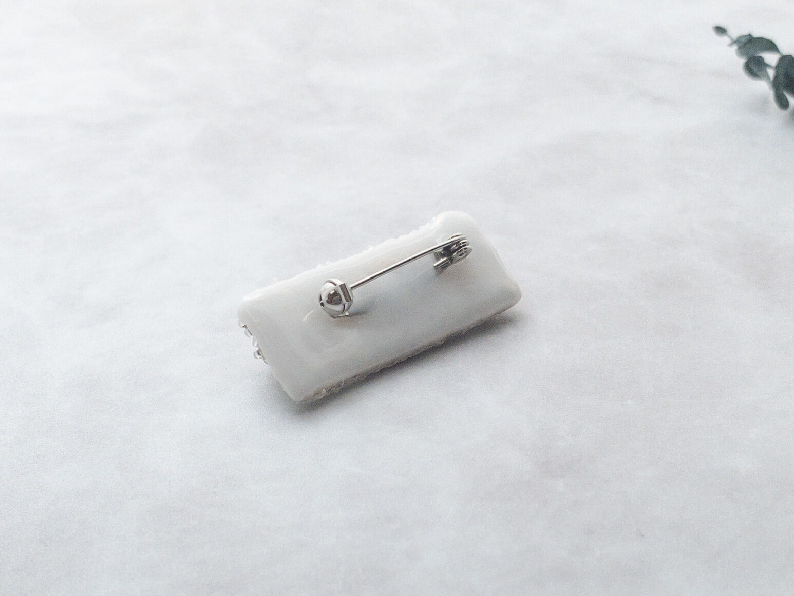 鍵盤ハーモニカブローチ(ホワイトシルバー)4