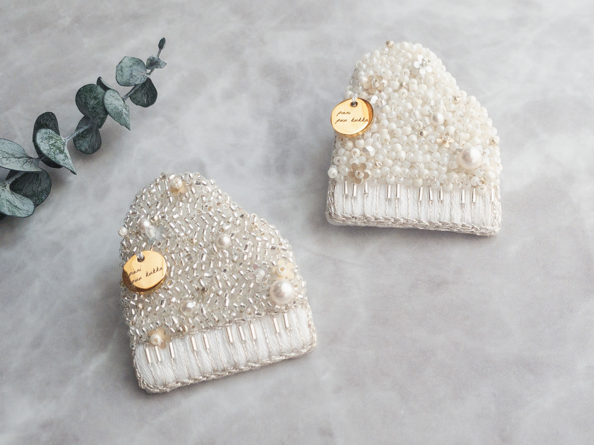 ピアノブローチ(アイボリー/ホワイトシルバー)