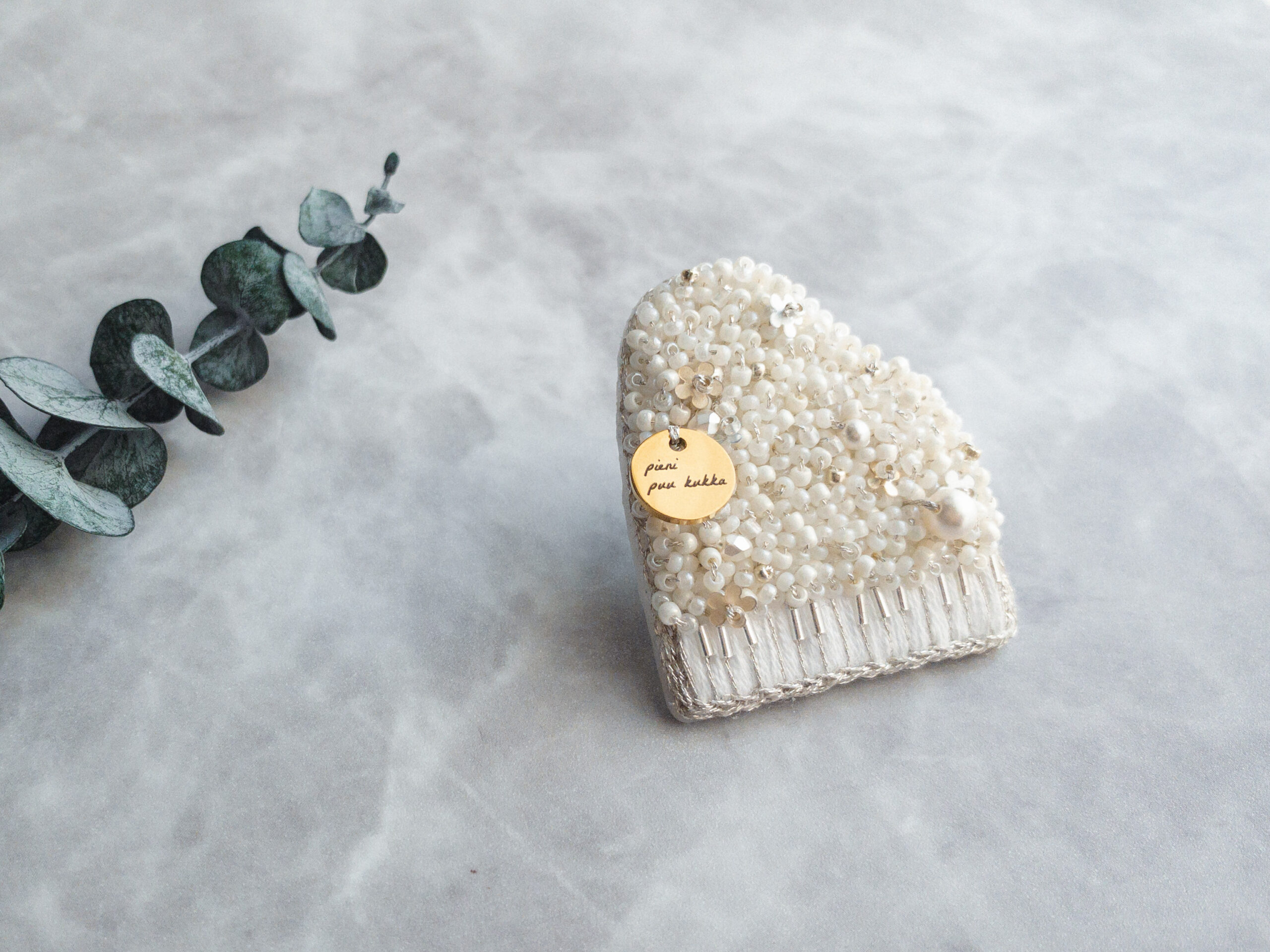 ピアノブローチ(アイボリー)1*