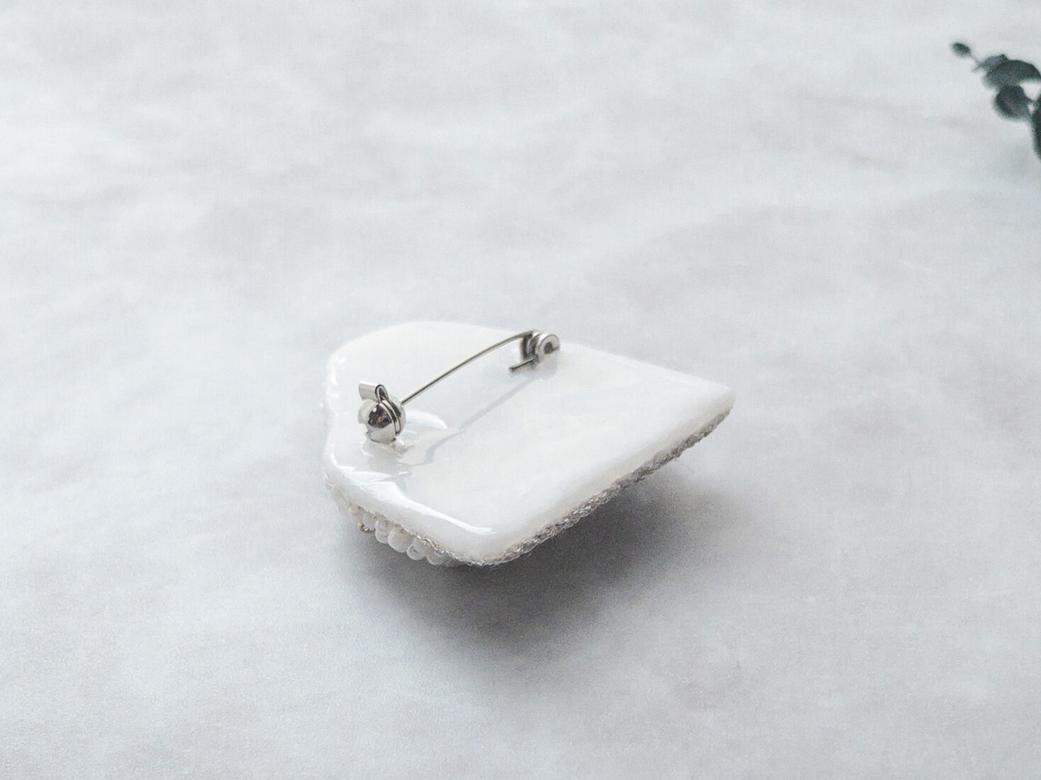 ピアノブローチ(アイボリー)3