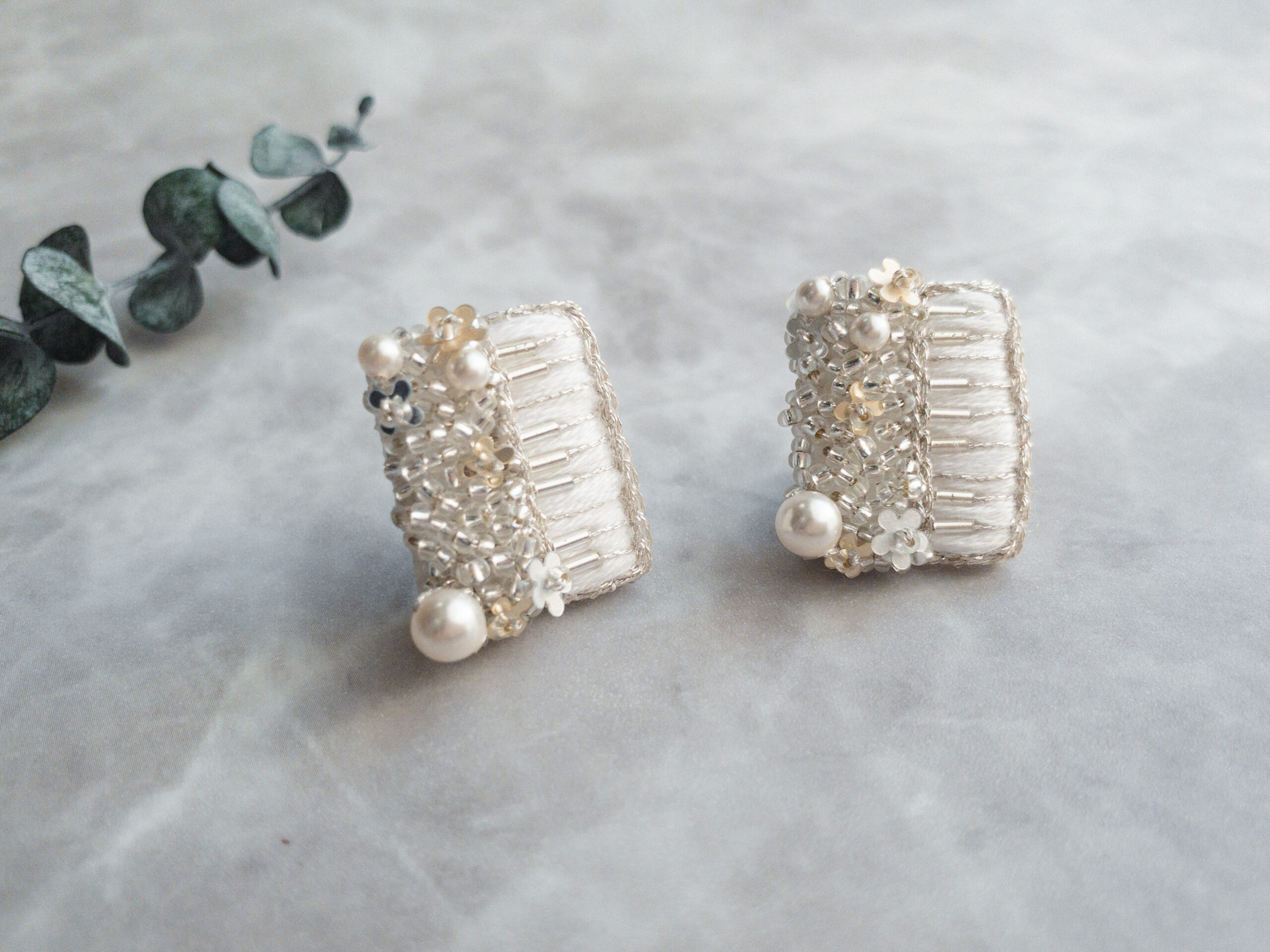 鍵盤ハーモニカ耳飾り(ホワイトシルバー)1*