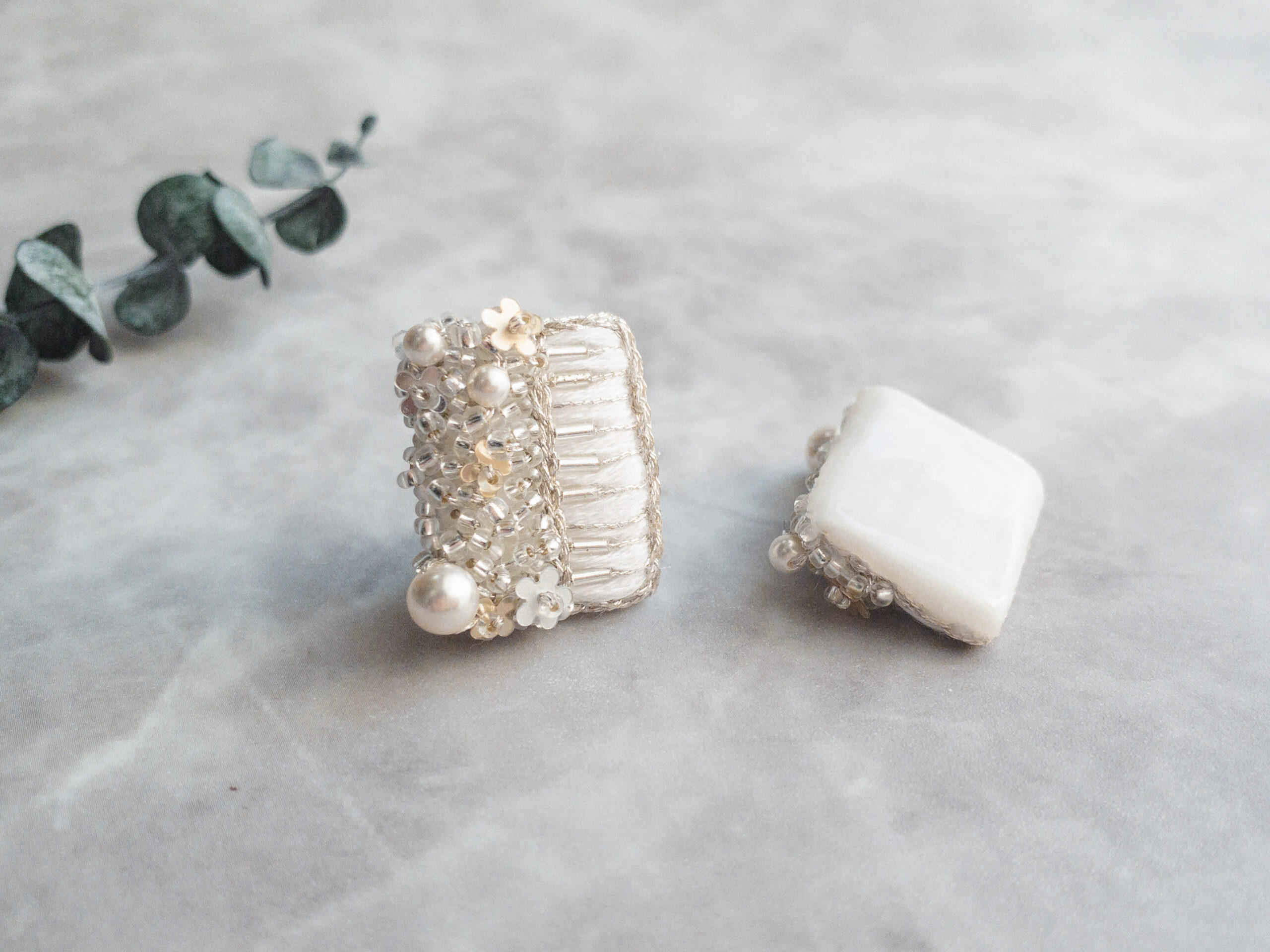 鍵盤ハーモニカ耳飾り(ホワイトシルバー)2*